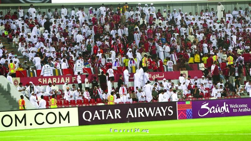 لوحة فنية رائعة في مدرجات الكرة الإماراتية