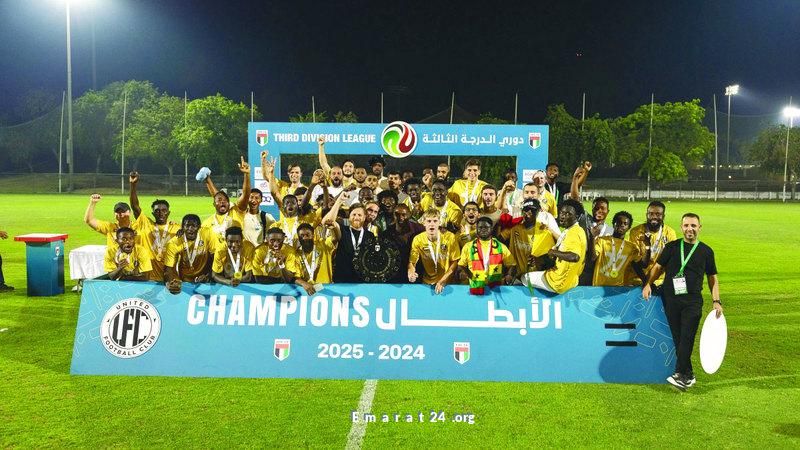مانشستر يونايتد يفوز بلقب دوري الدرجة الثالثة مانشستر يونايتد يفوز بلقب دوري الدرجة الثالثة