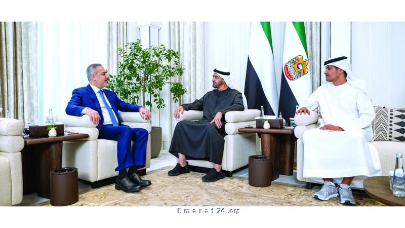 رئيس الدولة يلتقي وزير الخارجية التركي لتعزيز التعاون الاستراتيجي رئيس الدولة يلتقي وزير الخارجية التركي لتعزيز التعاون الاستراتيجي