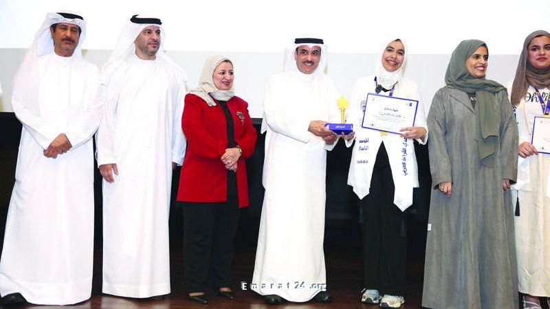 غالية العنزي تتوج بطلة لتحدي القراءة العربي في الكويت غالية العنزي تتوج بطلة لتحدي القراءة العربي في الكويت