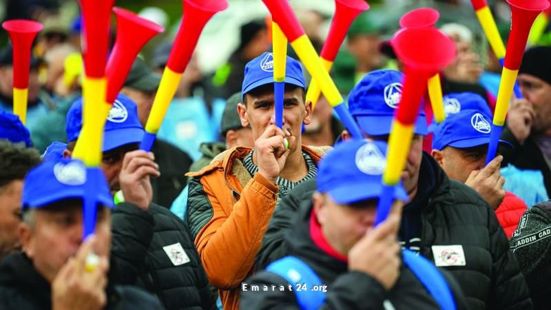 رومانيا تعاني من حافة الانهيار الحكومي وجهود لكبح العجز القياسي