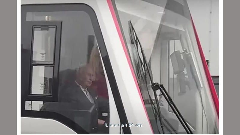 الملك تشارلز يحتفل بعيده الـ77 بفعل استثنائي في قيادة المترو