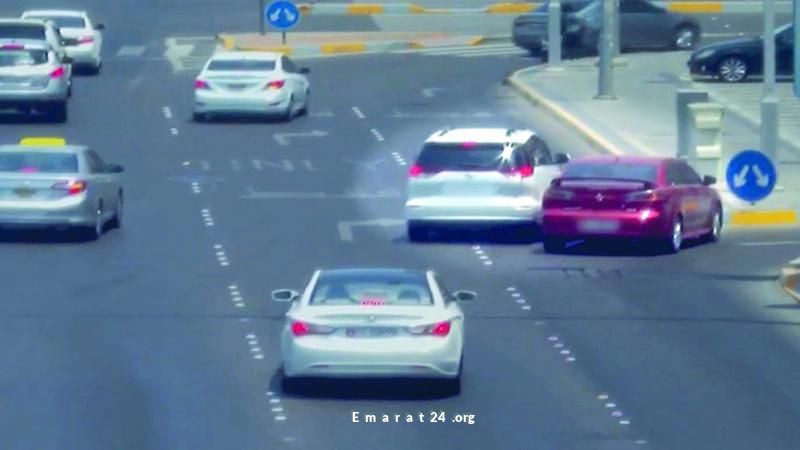 سائقون يستعرضون في المسارات لتفادي الازدحام بشكل خطر سائقون يستعرضون في المسارات لتفادي الازدحام بشكل خطر