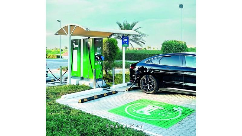 أبوظبي تطلق 1000 محطة شحن للسيارات الكهربائية في 400 موقع أبوظبي تطلق 1000 محطة شحن للسيارات الكهربائية في 400 موقع
