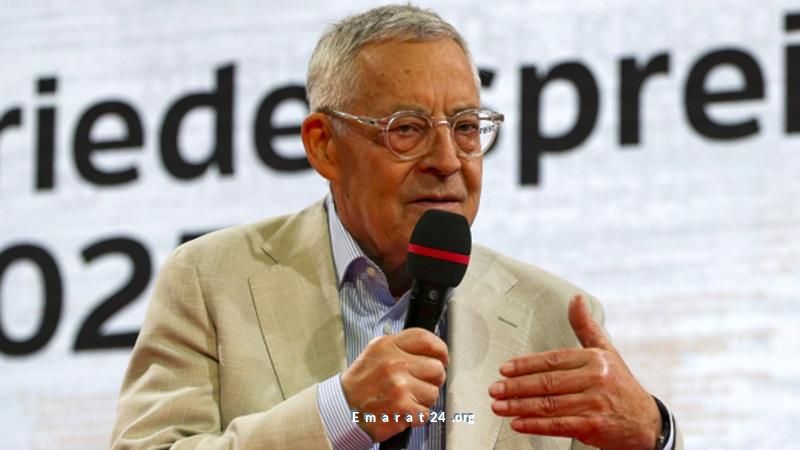 المؤرخ كارل شلوغل يتلقى جائزة السلام عن إسهاماته البحثية المؤرخ كارل شلوغل يتلقى جائزة السلام عن إسهاماته البحثية