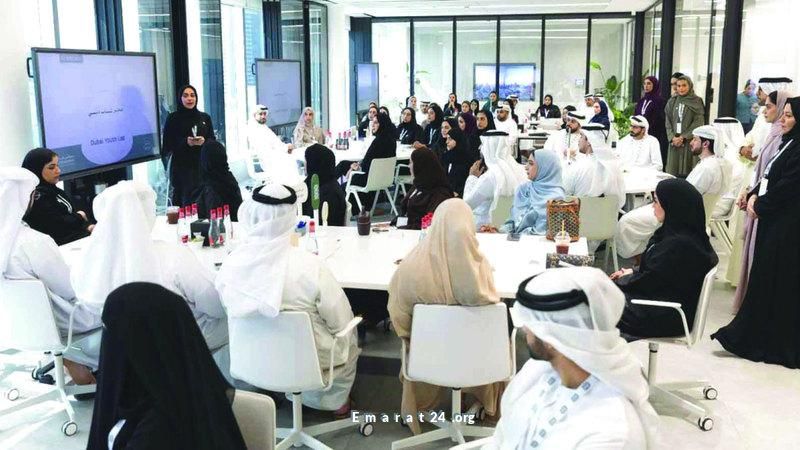 60 شاباً يناقشون قضايا مجتمعية هامة في مختبر دبي للشباب