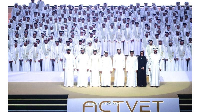ذياب بن محمد يشهد تخريج دفعة جديدة من طلاب مدارس التكنولوجيا التطبيقية