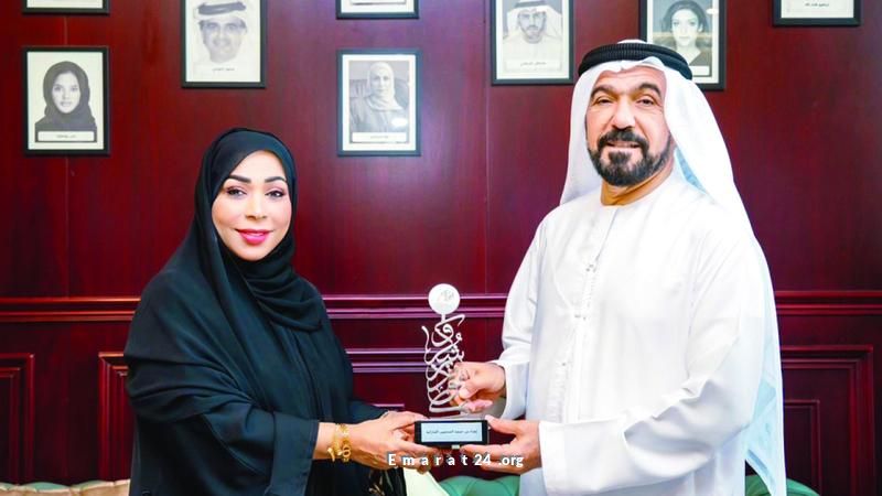 جمعية الصحفيين الإماراتية تكرم العبيدلي لإنجازاته المتميزة جمعية الصحفيين الإماراتية تكرم العبيدلي لإنجازاته المتميزة