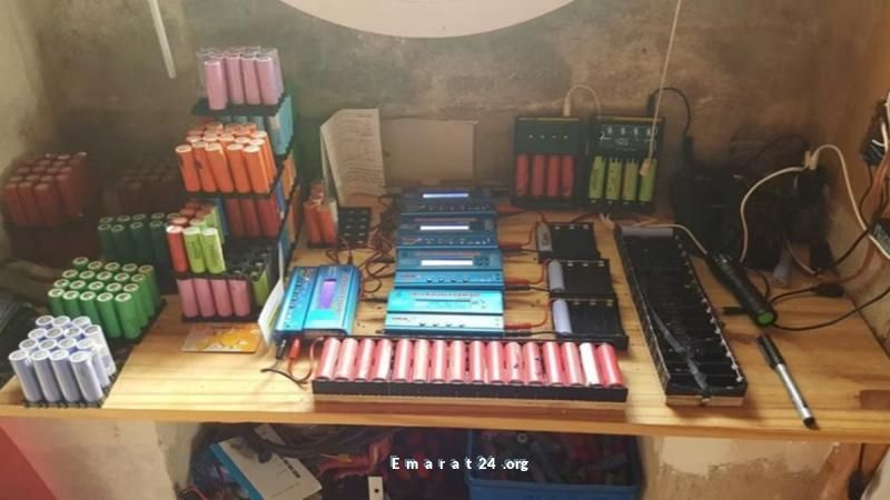 شاب يضيء منزله 8 سنوات ببطاريات حاسوب محمول مُعاد تدويرها شاب يضيء منزله 8 سنوات ببطاريات حاسوب محمول مُعاد تدويرها
