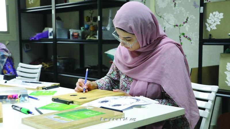 إبداعات طلاب جامعة القاسمية في الأساور والخشبيات الملونة إبداعات طلاب جامعة القاسمية في الأساور والخشبيات الملونة