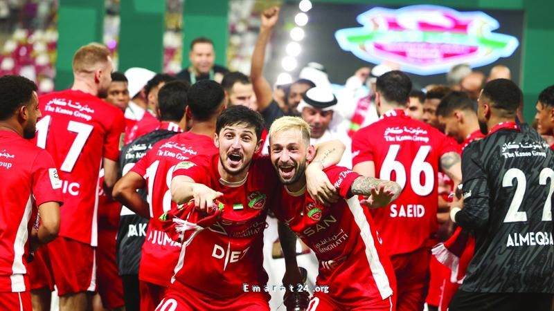 الأهلي يحتفل بالتتويج بالدوري على أرض الجزيرة