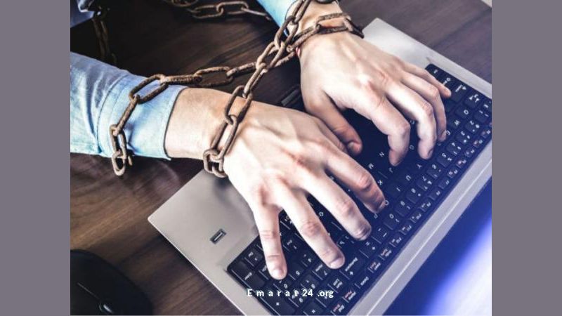 رجل يدعي الموت لثلاثة أشهر ليلتقي بعشيقته من الإنترنت رجل يدعي الموت لثلاثة أشهر ليلتقي بعشيقته من الإنترنت