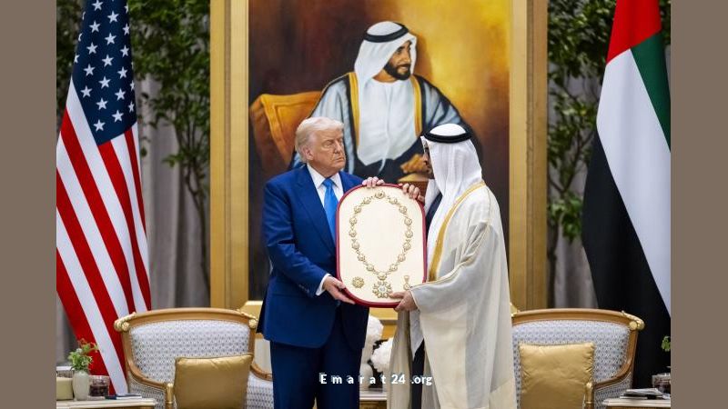 محمد بن زايد يكرم الرئيس الأمريكي بوسام زايد لتعزيز العلاقات الثنائية محمد بن زايد يكرم الرئيس الأمريكي بوسام زايد لتعزيز العلاقات الثنائية