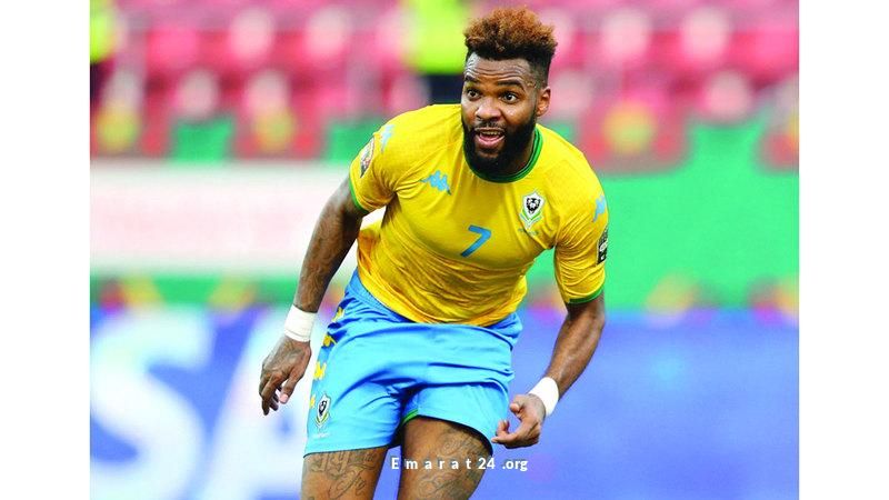 وفاة مهاجم منتخب الغابون بعد حادث سقوط من الطابق الحادي عشر