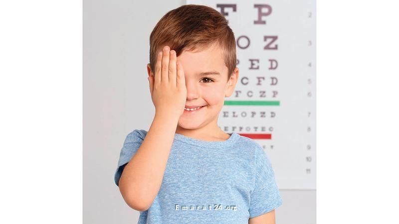 تحذير من أطباء العيون: خطر الشاشات الذكية على صحة الطلاب