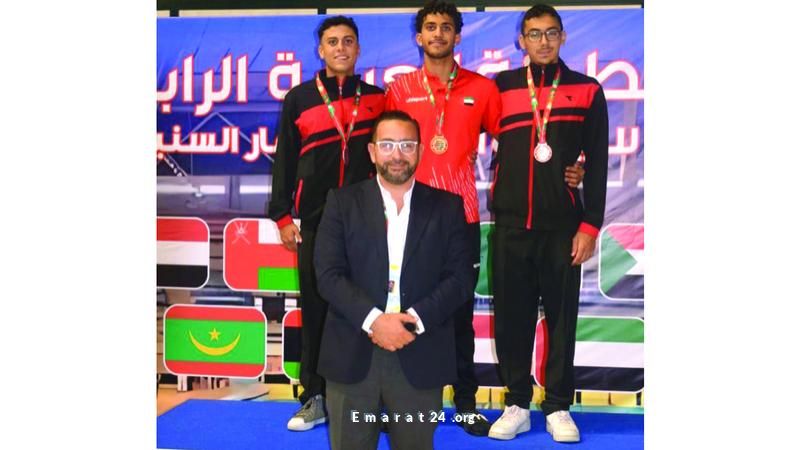 طلبة تمنح الإمارات الميدالية الذهبية في السباحة العربية