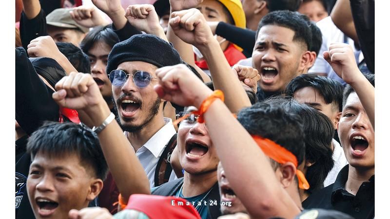 آلاف يتظاهرون ضد الفساد بعد حريق هونغ كونغ وفيضانات الفلبين