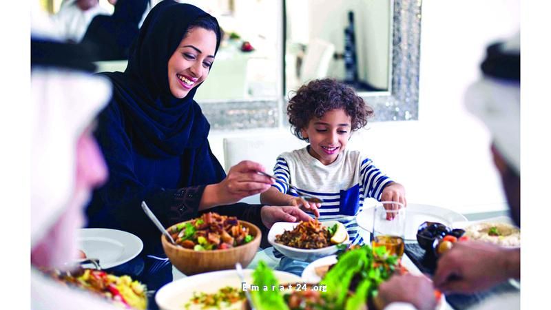الاحتفال بالعيد في البيت العود: أهمية اجتماعية ونفسية وذكريات جميلة الاحتفال بالعيد في البيت العود: أهمية اجتماعية ونفسية وذكريات جميلة