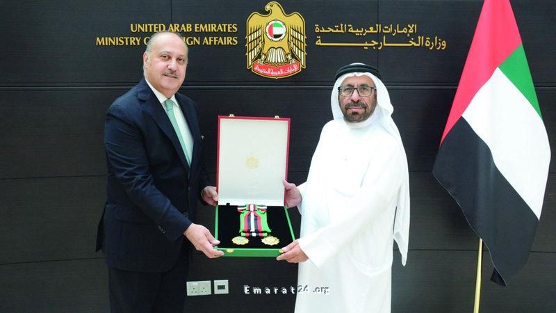 رئيس الدولة يكرم السفير الأردني بوسام الاستقلال الدرجة الأولى رئيس الدولة يكرم السفير الأردني بوسام الاستقلال الدرجة الأولى