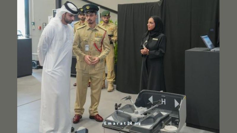 منصور بن محمد يتفقد تكنولوجيا الطائرات المسيّرة في شرطة دبي منصور بن محمد يتفقد تكنولوجيا الطائرات المسيّرة في شرطة دبي