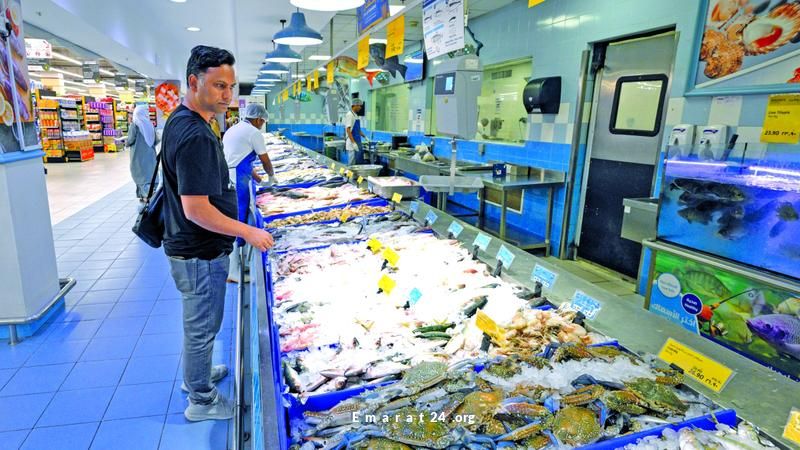 مستهلكون يعبرون عن استيائهم من تخفيضات تافهة بين 55 فلس ودرهم فقط مستهلكون يعبرون عن استيائهم من تخفيضات تافهة بين 55 فلس ودرهم فقط