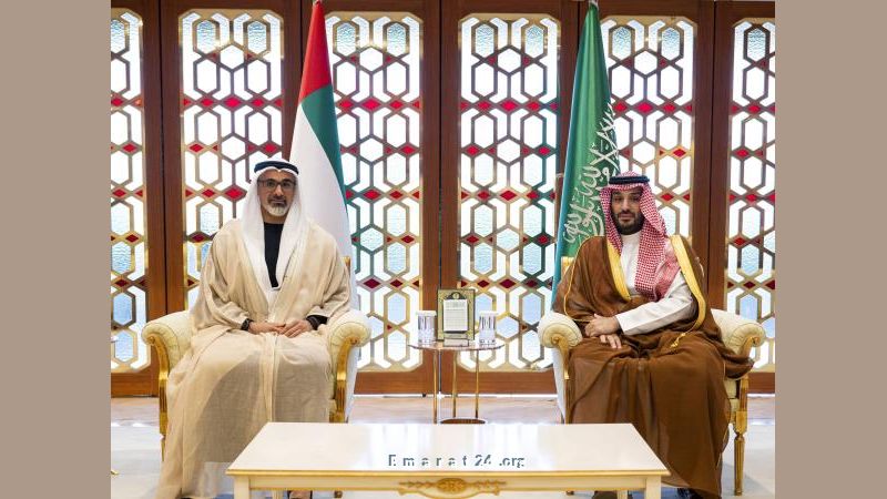 ولي عهد أبوظبي وولي العهد السعودي يناقشان تعزيز العلاقات الثنائية. ولي عهد أبوظبي وولي العهد السعودي يناقشان تعزيز العلاقات الثنائية.