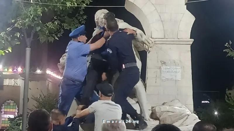تحطيم وجه تمثال امرأة بمطرقة في الجزائر للمرة الخامسة تحطيم وجه تمثال امرأة بمطرقة في الجزائر للمرة الخامسة