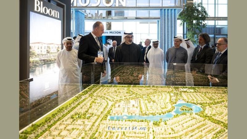 خالد بن محمد بن زايد يحضر فعاليات قمة أبوظبي للبنية التحتية خالد بن محمد بن زايد يحضر فعاليات قمة أبوظبي للبنية التحتية
