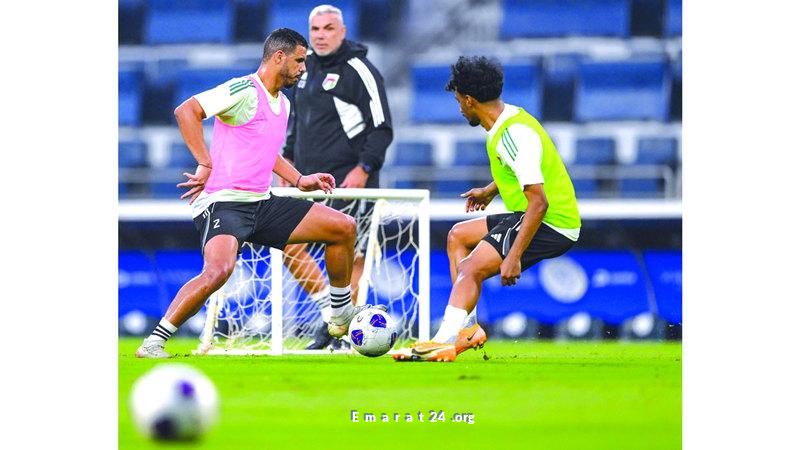 منتخب الإمارات يبدأ تدريباته لمواجهة العراق والتشكيلة تكتمل اليوم