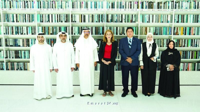 لقاء ثقافي مميز في مكتبة محمد بن راشد يوحد الثقافتين لقاء ثقافي مميز في مكتبة محمد بن راشد يوحد الثقافتين