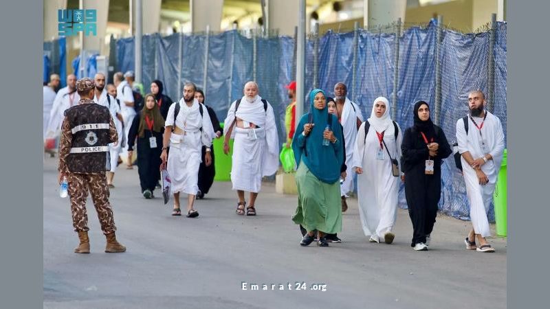 حجاج بيت الله الحرام يتجهون إلى منى استعدادًا ليوم التروية حجاج بيت الله الحرام يتجهون إلى منى استعدادًا ليوم التروية