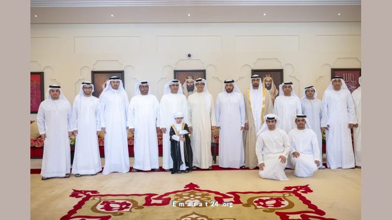 منصور بن زايد يشارك في احتفالات الرميثي بفرحة وسعادة