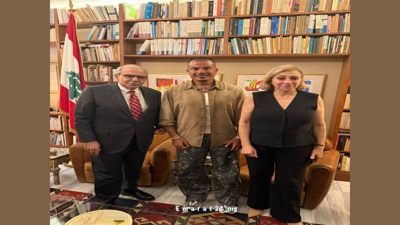 رئيس وزراء لبنان يكرم عمرو دياب: بيروت تحتفل بنجمها المحبوب (صور) رئيس وزراء لبنان يكرم عمرو دياب: بيروت تحتفل بنجمها المحبوب (صور)