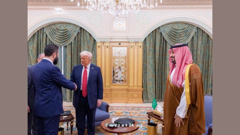 ترمب والشرع: كواليس اللقاء على هامش القمة الخليجية الأميركية ترمب والشرع: كواليس اللقاء على هامش القمة الخليجية الأميركية