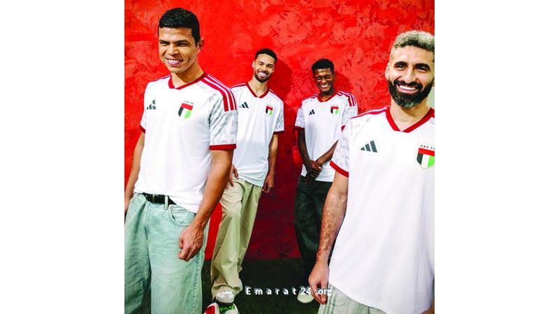 زي منتخبنا الجديد يجسد الأناقة بروح الخط العربي