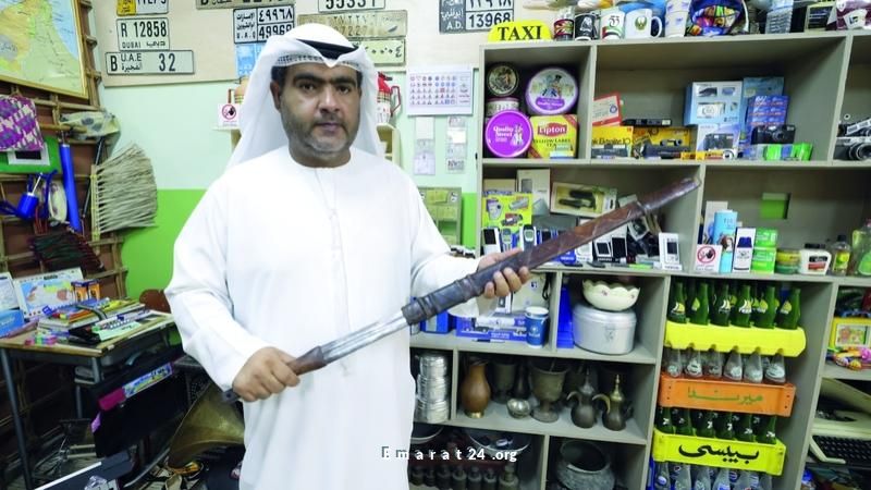 إماراتي صاحب همّة يحوّل منزله لمتحف ويروي زمن الطفولة بلغة الإشارة إماراتي صاحب همّة يحوّل منزله لمتحف ويروي زمن الطفولة بلغة الإشارة