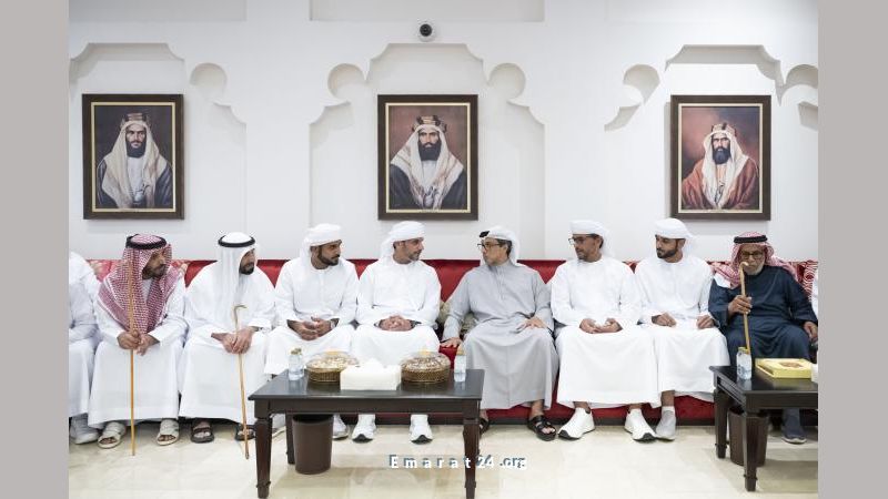 منصور بن زايد يقدم واجب العزاء في رحيل معتوق بن ثنيه العامري