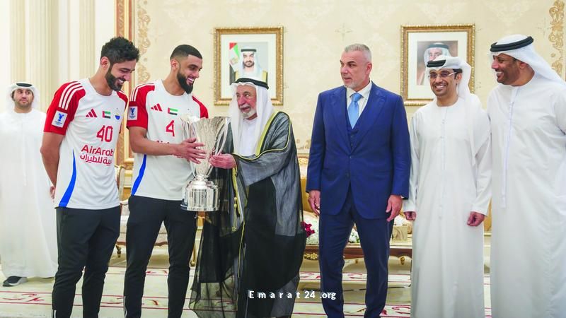 الشارقة تحتفل بإنجازات منتخبها: القاسمي يؤكد استمرار الفرحة! الشارقة تحتفل بإنجازات منتخبها: القاسمي يؤكد استمرار الفرحة!