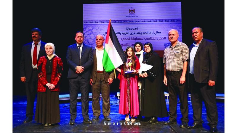 هبة أبوبكر تحصد لقب بطلة تحدي القراءة في فلسطين هبة أبوبكر تحصد لقب بطلة تحدي القراءة في فلسطين