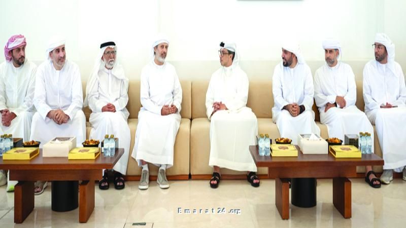 منصور بن زايد يقدم التعازي في وفاة صالح المنهالي منصور بن زايد يقدم التعازي في وفاة صالح المنهالي