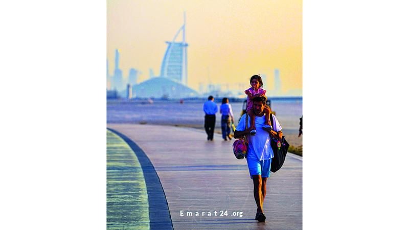 دعم الأب الحنون على شاطئ جميرا يشمل الجميع دعم الأب الحنون على شاطئ جميرا يشمل الجميع