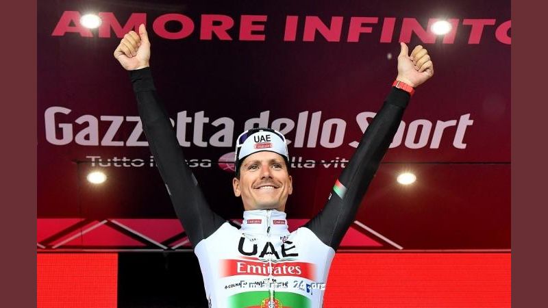 فريق الإمارات للدراجات يُجدد عقد نجم السرعة والتسلق لبيريني لعامين إضافيين