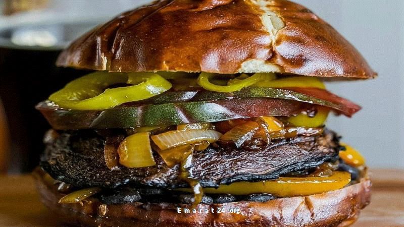 تحدٍ خطير ينتهي بكارثة: شاب في حالة حرجة بعد محاولة ابتلاع برجر كاملًا