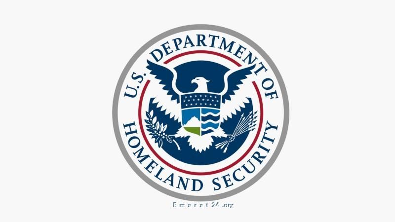 إدارة الهجرة الأمريكية تعتقل رجلًا بعد اختباء 8 ساعات فوق شجرة