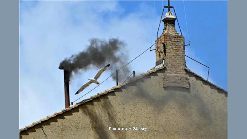 الفاتيكان: دخان أسود في اليوم الثاني لاجتماع الكرادلة المغلق