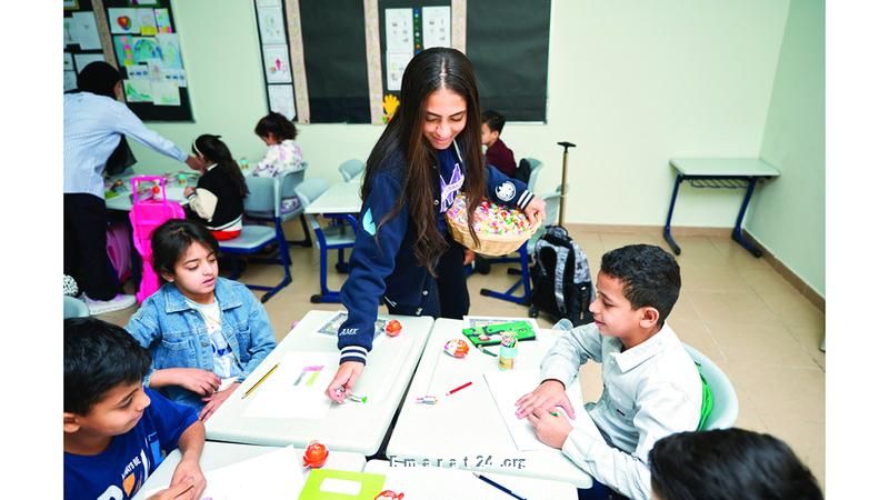 32 طالبة ينقلن رسالة حب ودعم لأطفال غزة 32 طالبة ينقلن رسالة حب ودعم لأطفال غزة
