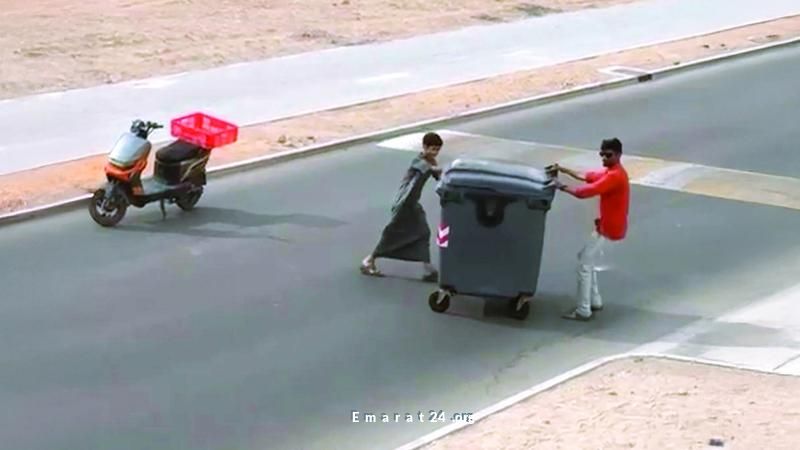 طفل من العين يبهر الجميع بتصرفه النبيل