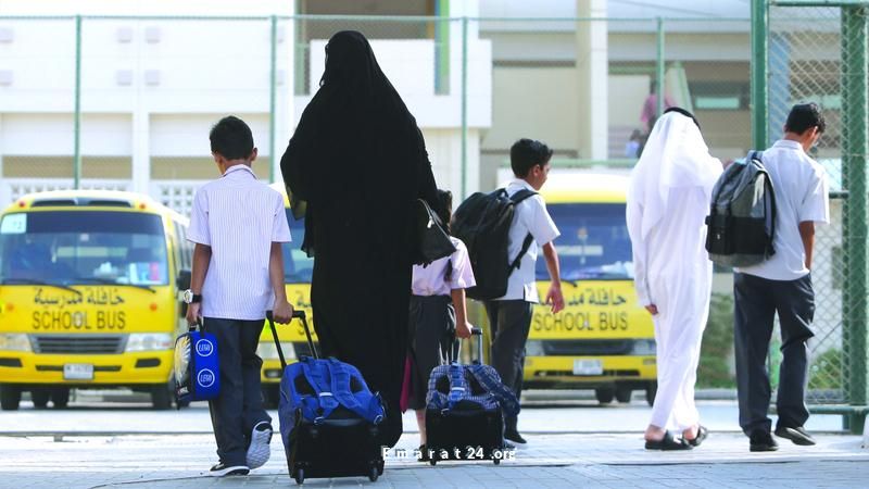 ازدحامات مرورية لأولياء الأمور في اليوم الأول الدراسي ازدحامات مرورية لأولياء الأمور في اليوم الأول الدراسي