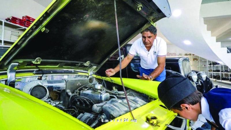 عاشق سيارات عراقي يجمع كنوزًا تاريخية متحركة على عجلات