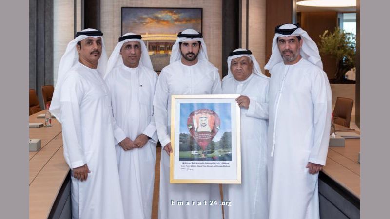 حمدان بن محمد يرحب بفريق منطاد رئيس الدولة في دبي حمدان بن محمد يرحب بفريق منطاد رئيس الدولة في دبي